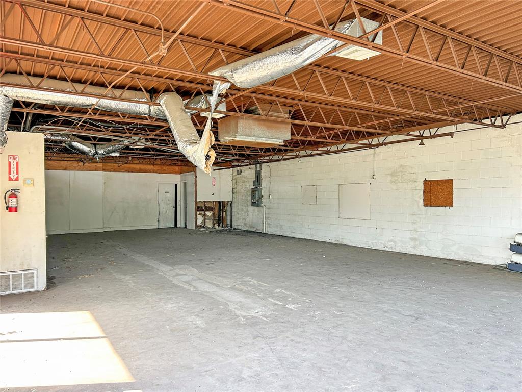 Corsicana - Commercial Sale