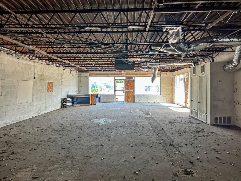 Corsicana - Commercial Sale