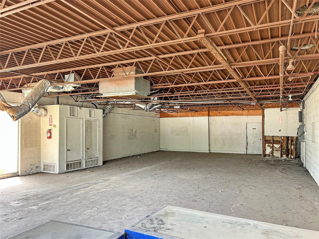 Corsicana - Commercial Sale