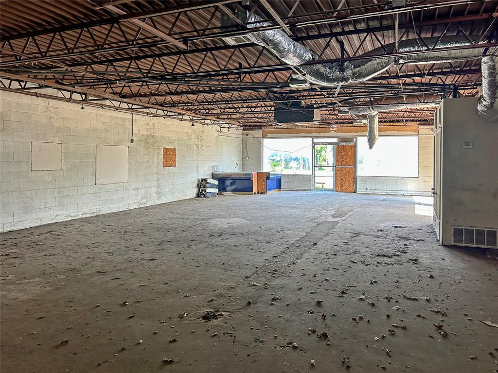 Corsicana - Commercial Sale