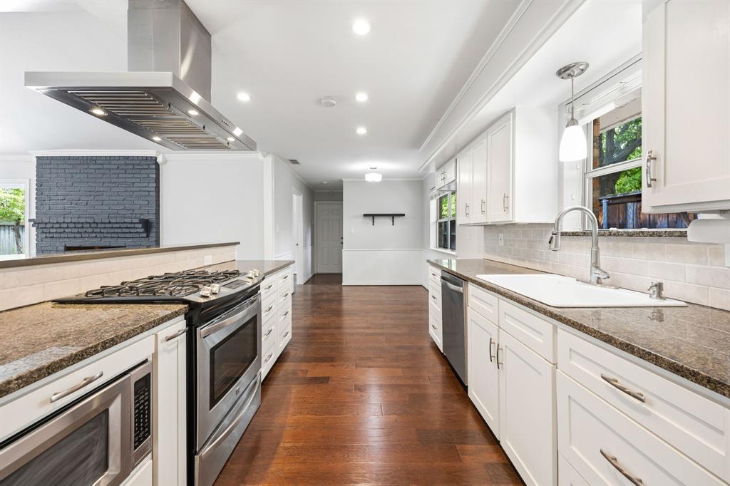 9424 Hunters Creek Drive
