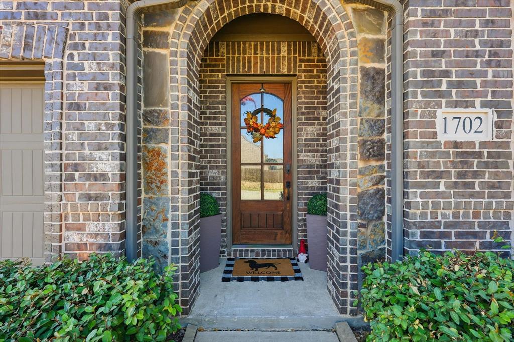 1702 De Berry Lane