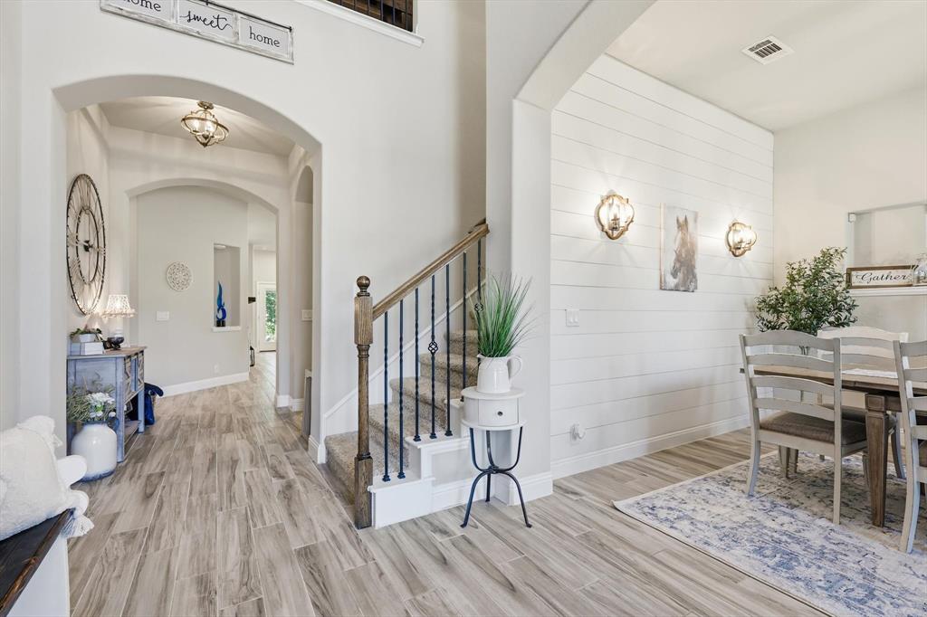 1702 De Berry Lane