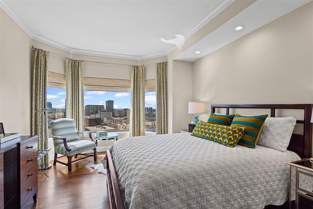 Latour Condo - Residential