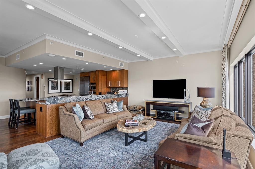 Latour Condo - Residential