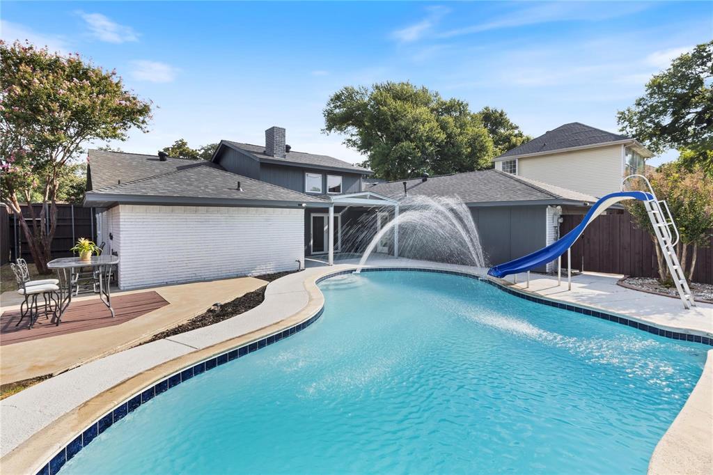 2324 Claridge Circle