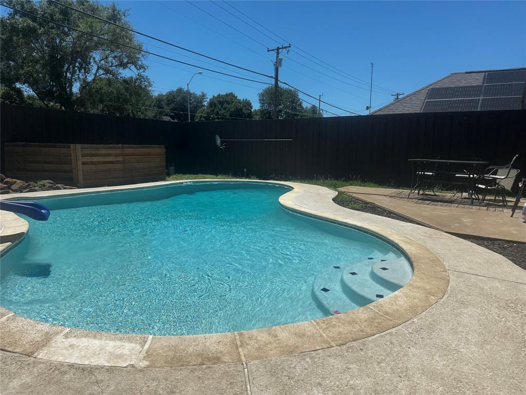 2324 Claridge Circle