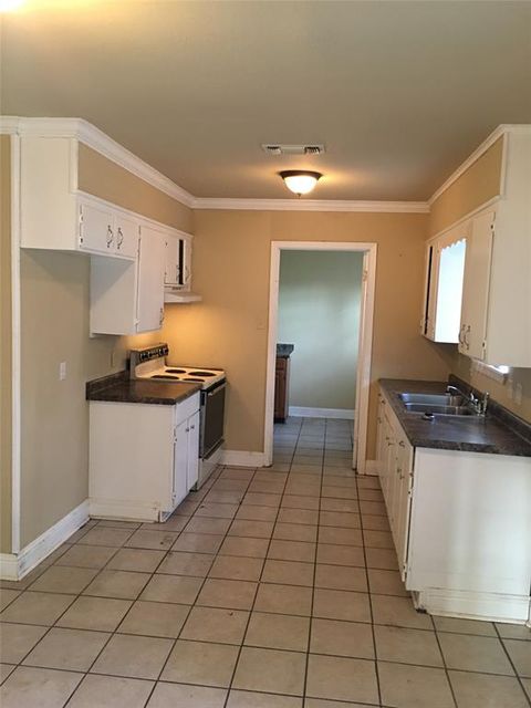 Tiny photo for 148 E 80th Street, Shreveport, LA 71106 (MLS # 21101101)