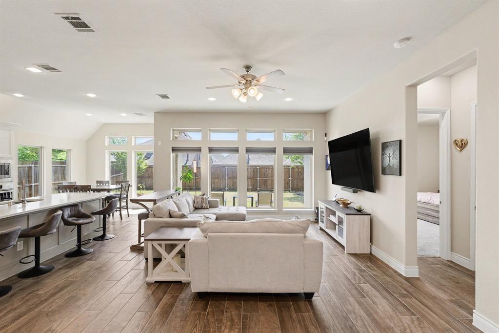 1423 Daisy Corner Drive