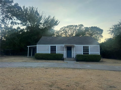 Photo of 803 N Joe Wilson Road, Cedar Hill, TX 75104 (MLS # 21394084)