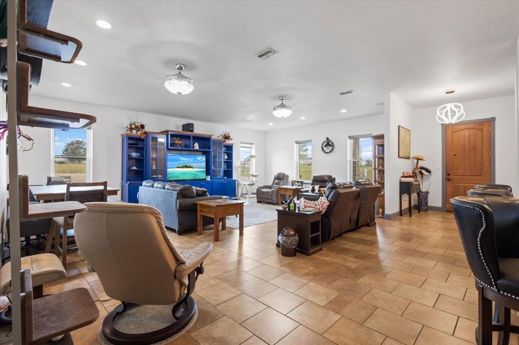 CIRCLE R RANCH - Residential