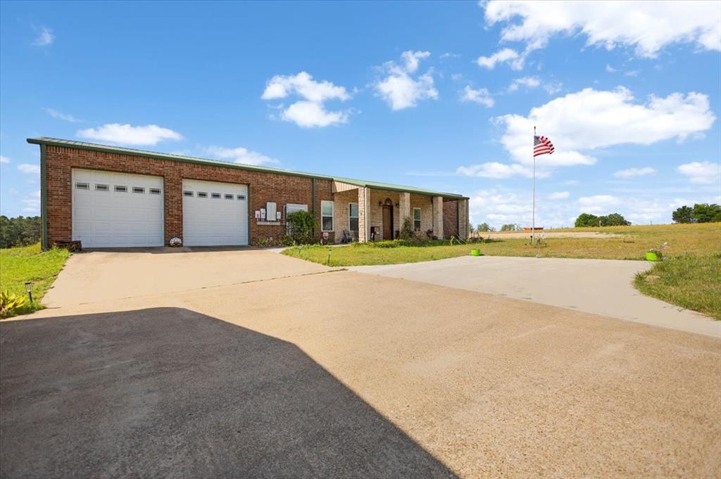 CIRCLE R RANCH - Residential
