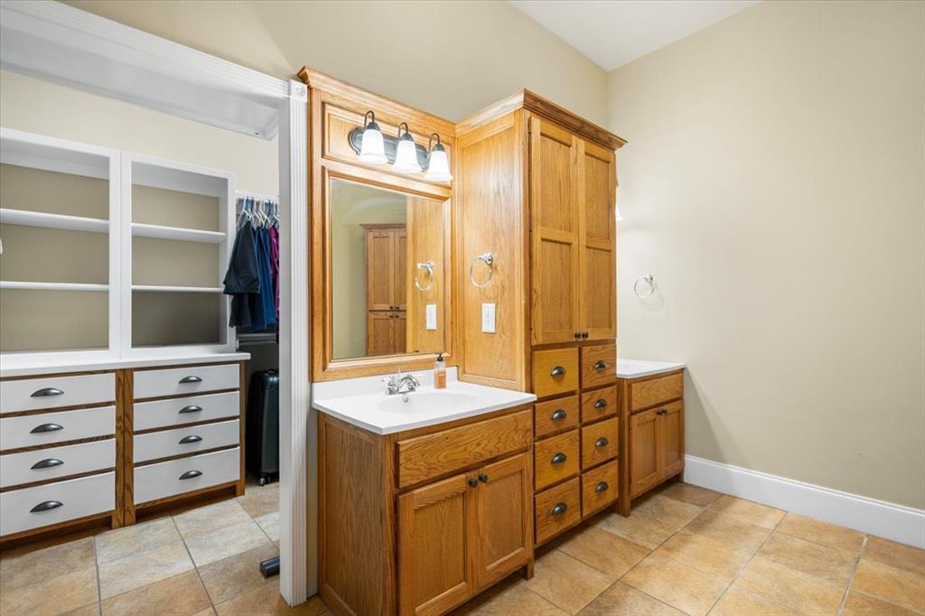 CIRCLE R RANCH - Residential