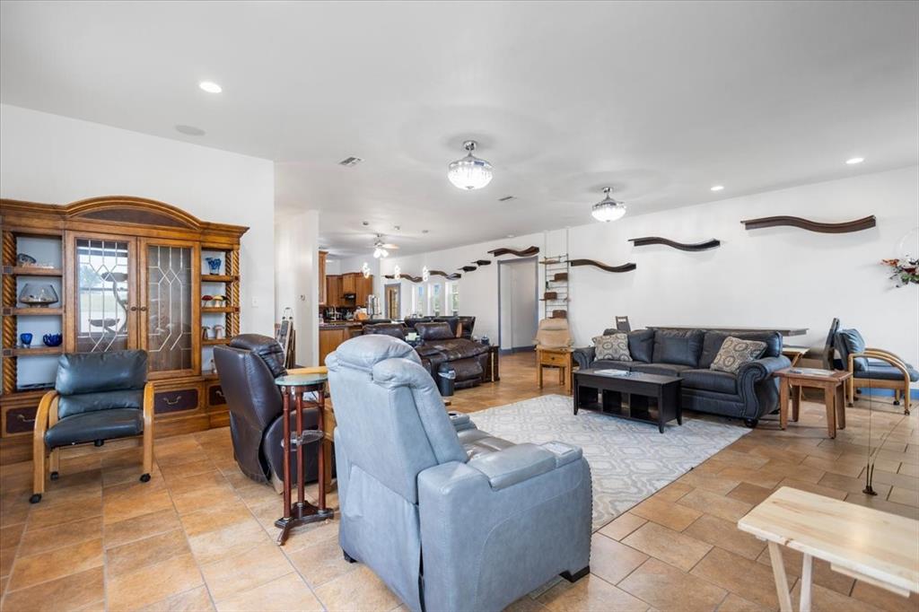 CIRCLE R RANCH - Residential
