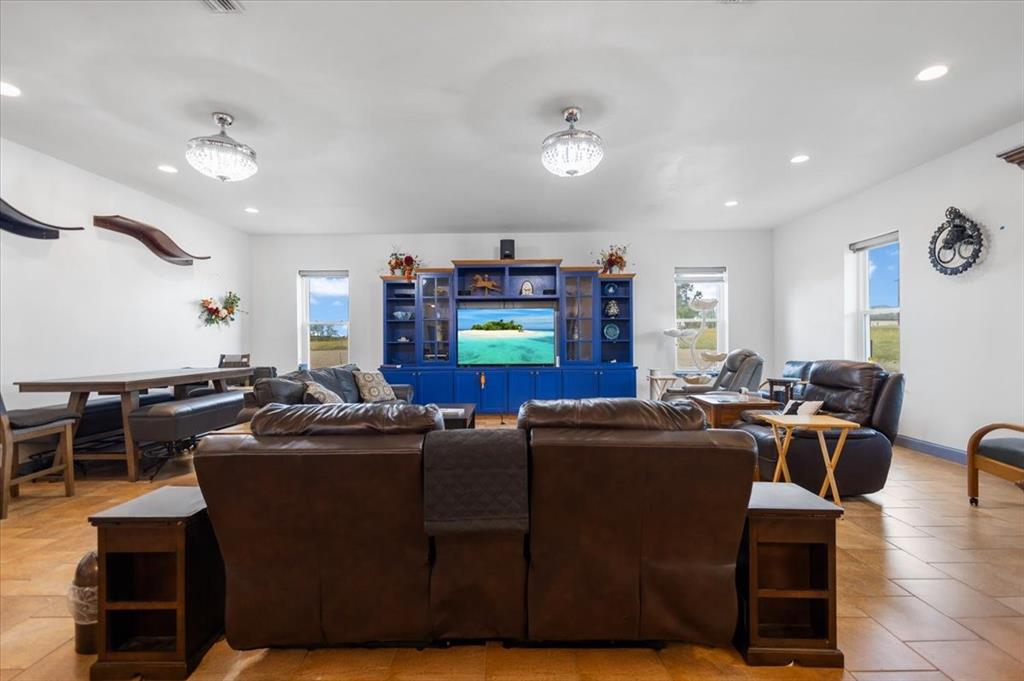 CIRCLE R RANCH - Residential