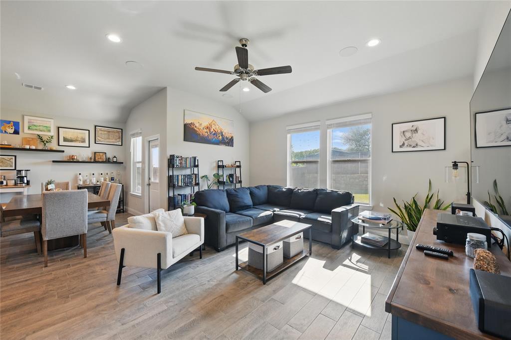 Denton, Texas 76205, United States, 4 Bedrooms Bedrooms, ,2 BathroomsBathrooms,Residential,Active,130794