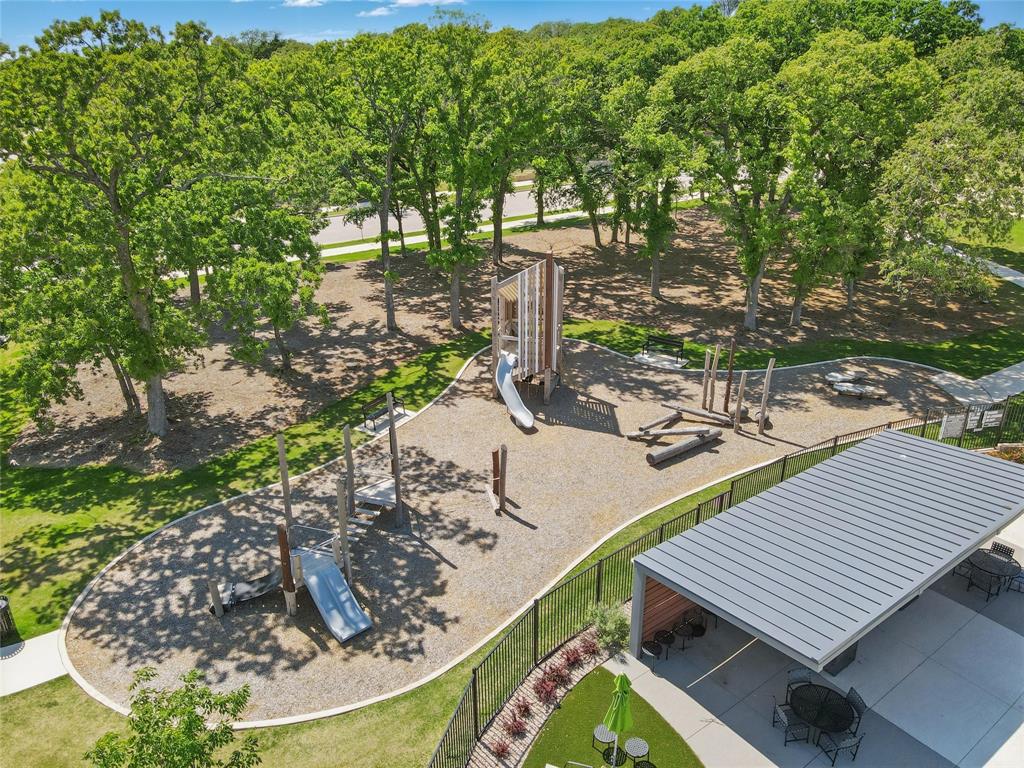 Denton, Texas 76205, United States, 4 Bedrooms Bedrooms, ,2 BathroomsBathrooms,Residential,Active,130794