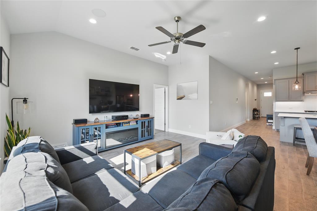 Denton, Texas 76205, United States, 4 Bedrooms Bedrooms, ,2 BathroomsBathrooms,Residential,Active,130794