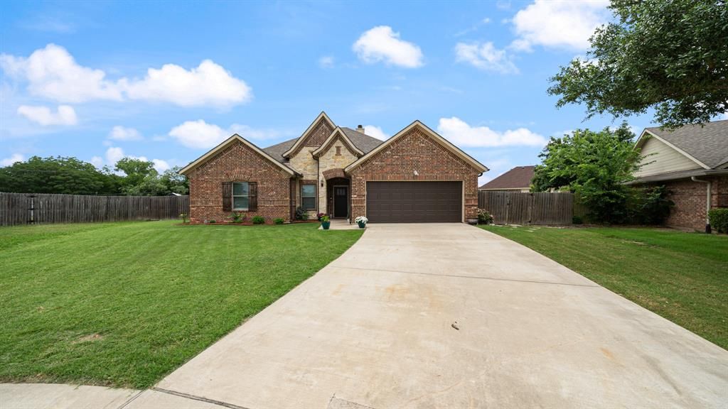 Photo of 1401 Ridgebriar Drive, Kaufman, TX 75142 (MLS # 21279980)