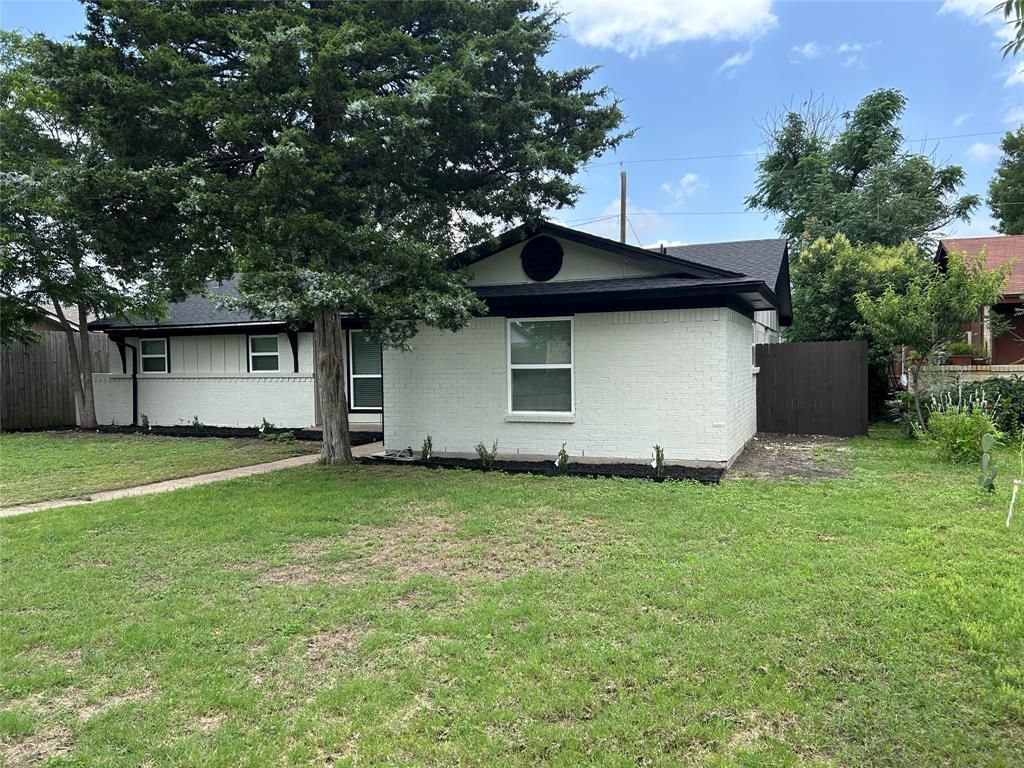 Photo of 3837 Burning Tree Lane, Garland, TX 75042 (MLS # 21194141)