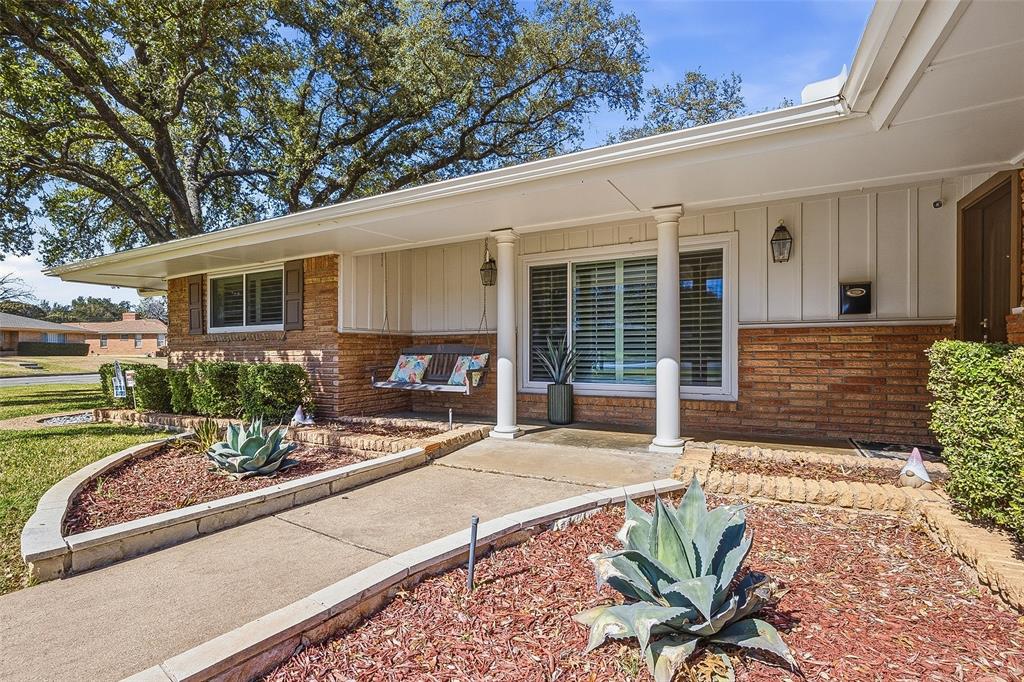 4609 Hildring Drive E