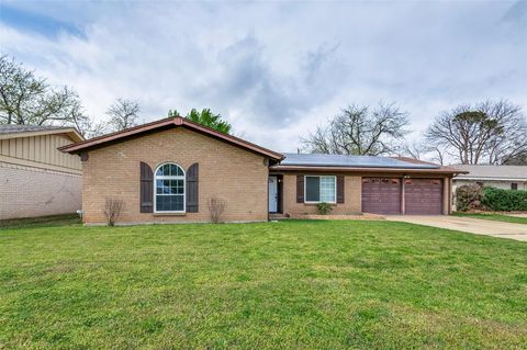Photo of 813 Prestwick Street, Bedford, TX 76022 (MLS # 21204339)
