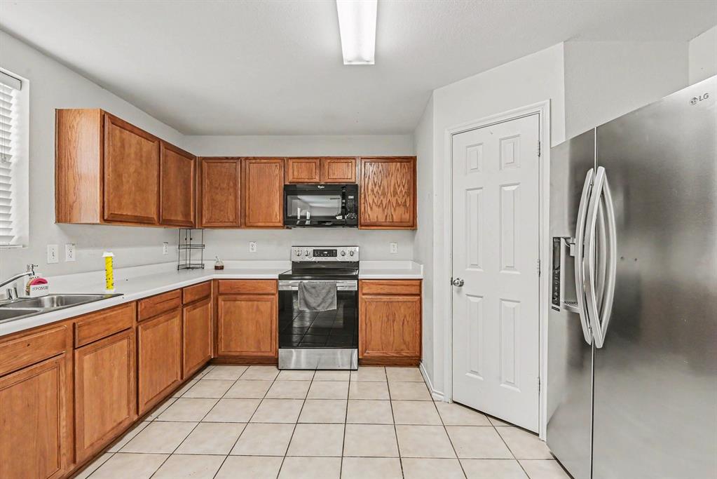 6220 Thoroughbred Trail