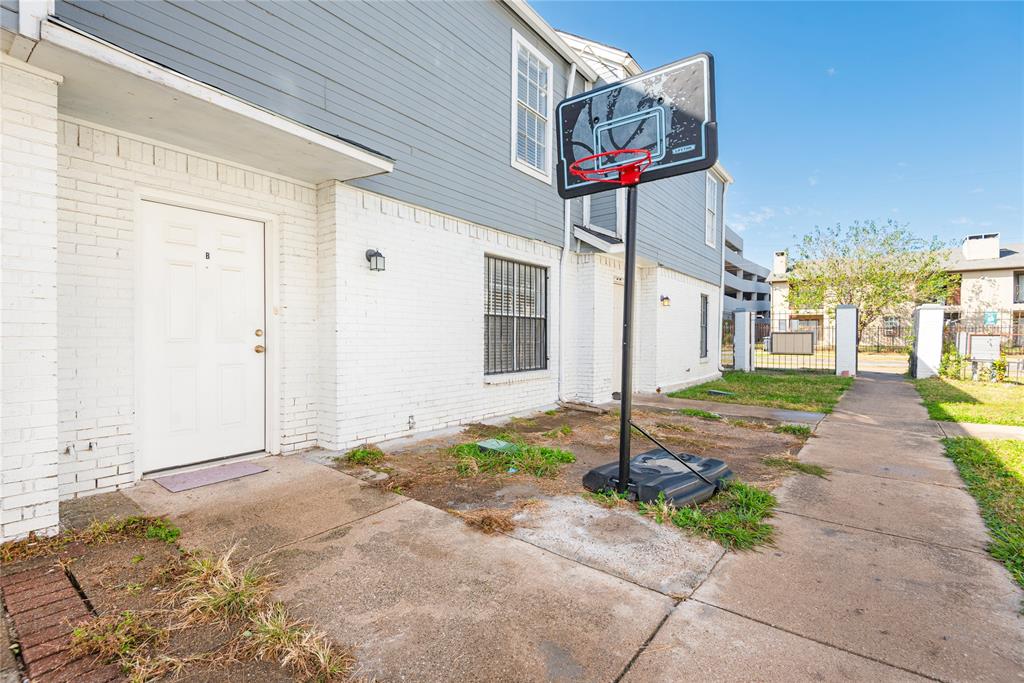 DICKSONS EASTE DALLAS - Residential Lease