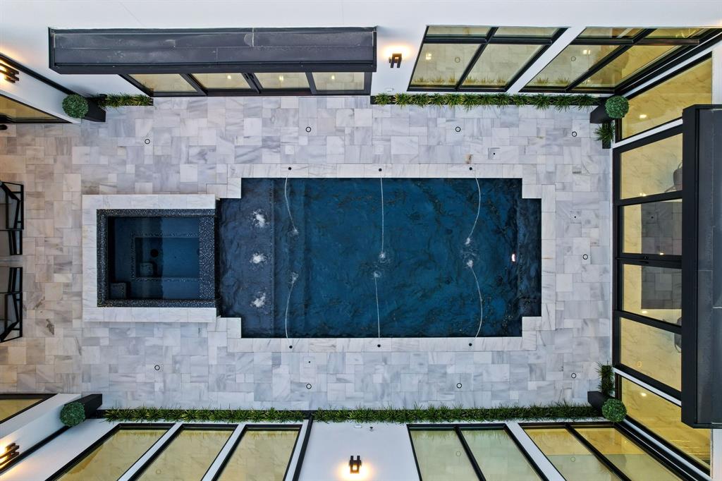 1572 Courtland Drive