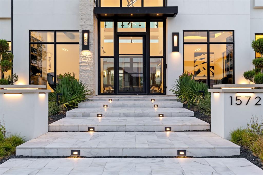 1572 Courtland Drive