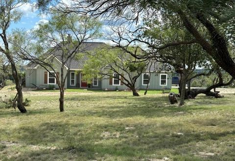 A home in Comanche