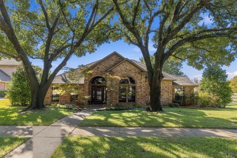 Photo of 824 Parkhaven Drive, Mesquite, TX 75149 (MLS # 21417640)