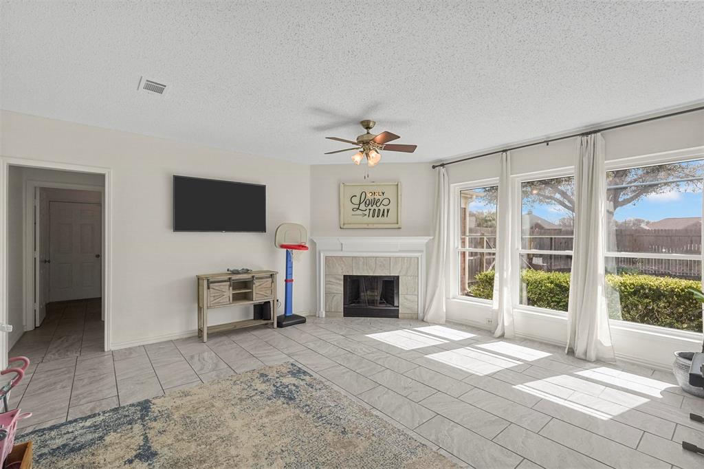 1512 La Paz Drive
