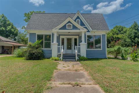 Photo of 419 W 5th Street, Bonham, TX 75418 (MLS # 21349602)