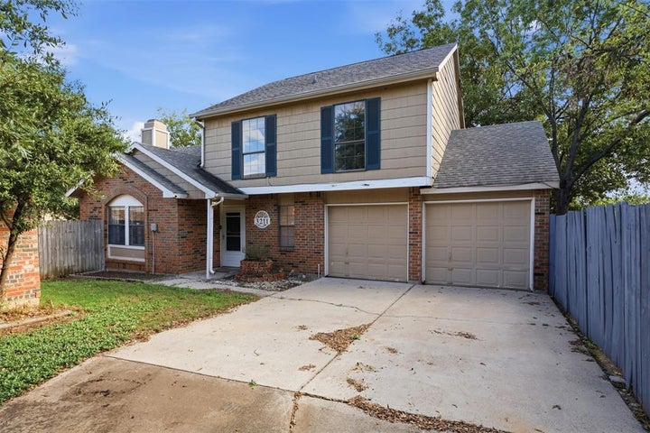 Photo 1 of 27 — 3211 Forest Creek Drive, Fort Worth, TX 76123
