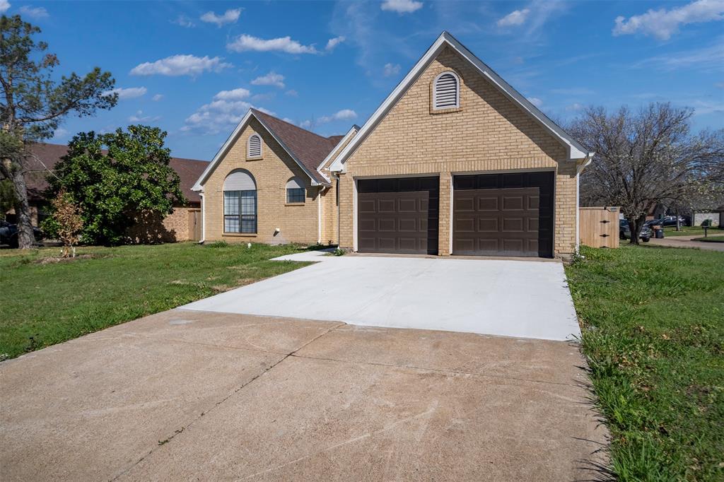 6111 Maple Leaf Drive