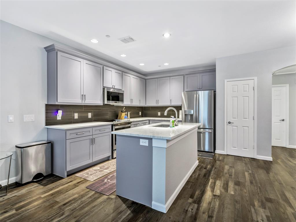 Pasquinellis Village On The Green - Residential