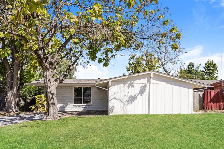 Welcome to your dream home! Step inside this pet-friendly home featuring modern finishings and a layout designed with functionality in mind. Enjoy the storage space found in the kitchen and closets as well as the spacious living areas and natural light throughout. Enjoy outdoor living in your yard, perfect for gathering, relaxing, or gardening! Take advantage of the incredible location, nestled in a great neighborhood with access to schools, parks, dining and more. Don't miss a chance to make this house your next home! Beyond the home, experience the ease of our technology-enabled maintenance services, ensuring hassle-free living at your fingertips. Help is just a tap away! Self-touring is available 8AM-8PM. Apply now!