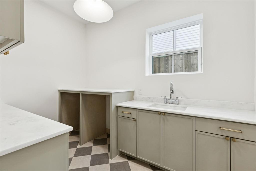 ROSS AVE ANNEX - Residential