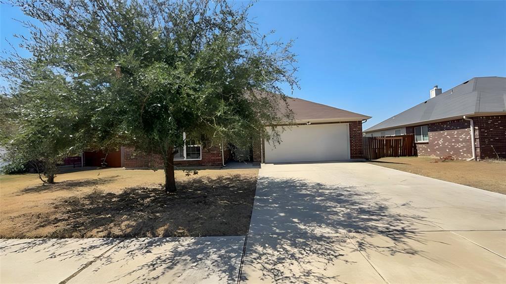 Photo of 913 Barbara Street, Denton, TX 76209 (MLS # 21405720)