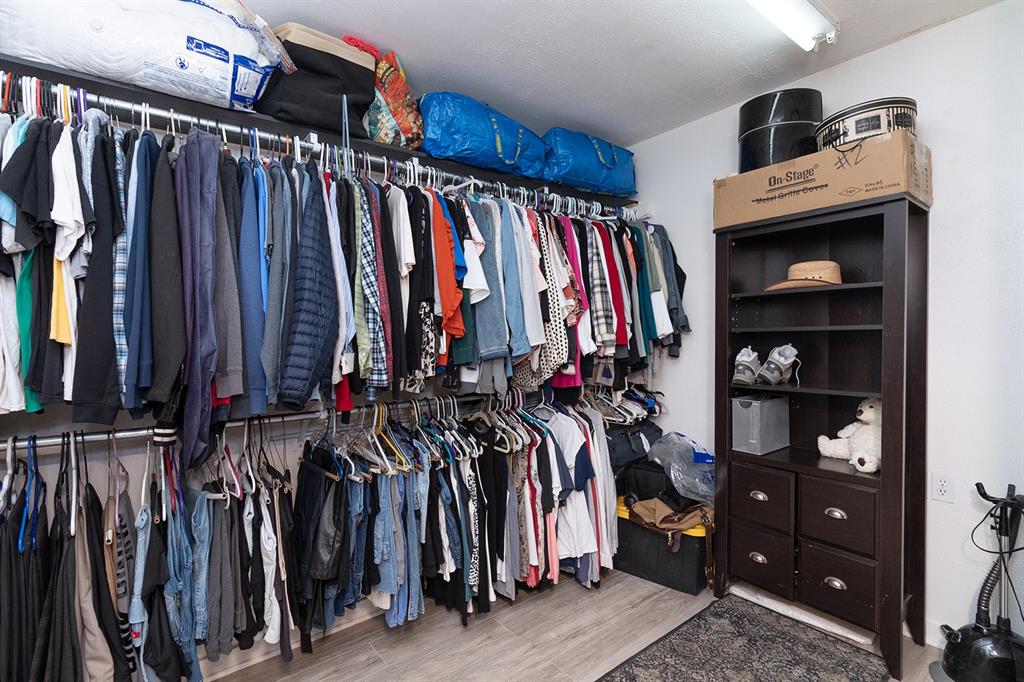 17 LIVE OAK HILLS - Residential