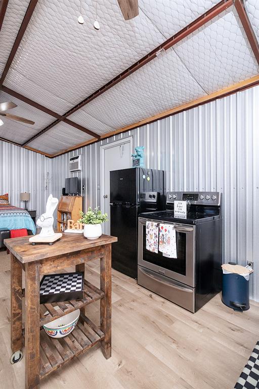 17 LIVE OAK HILLS - Residential