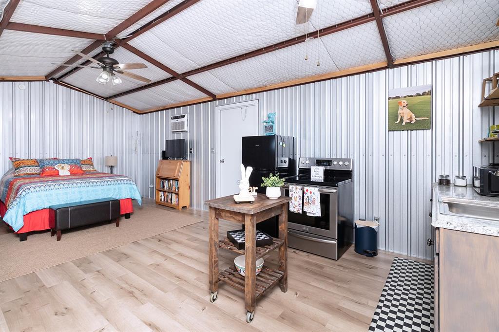 17 LIVE OAK HILLS - Residential