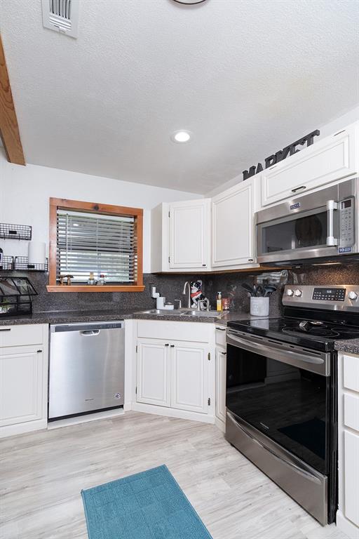 17 LIVE OAK HILLS - Residential