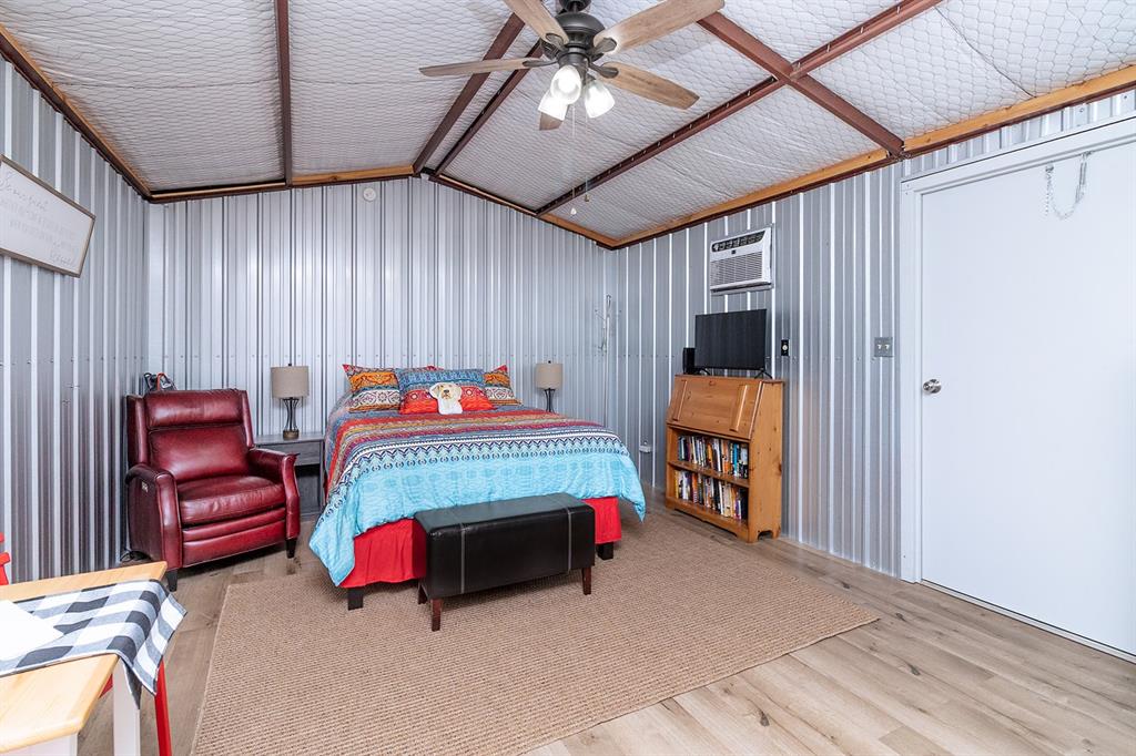 17 LIVE OAK HILLS - Residential