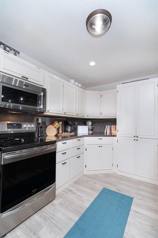 17 LIVE OAK HILLS - Residential