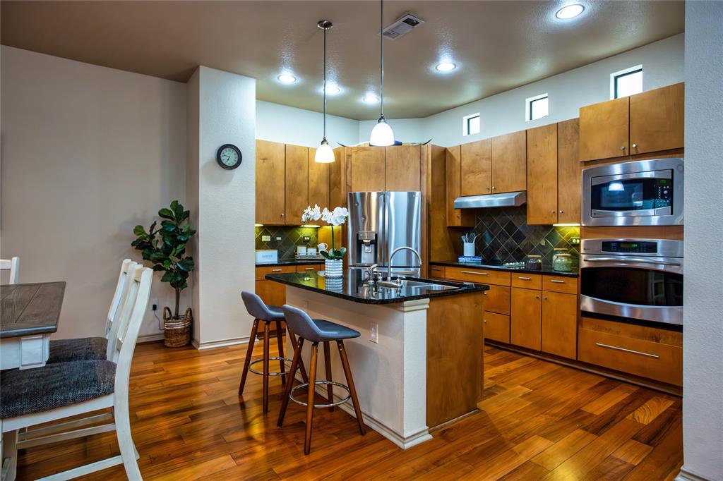 Chelsea Park Twnhms - Residential