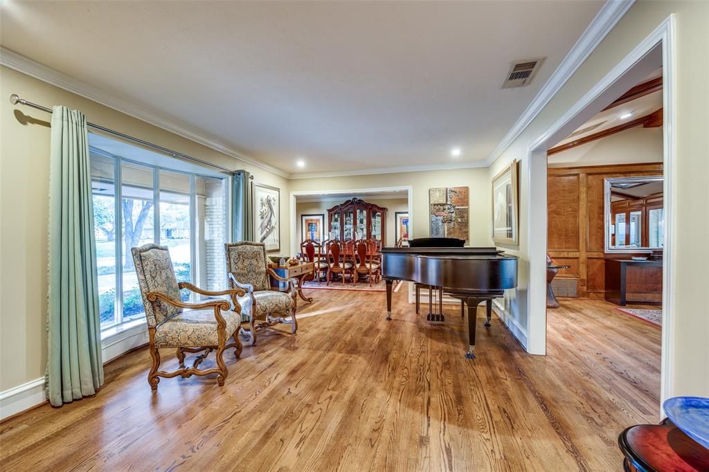 Photo of 10626 Cox Lane, Dallas, TX 75229 (MLS # 21272398)