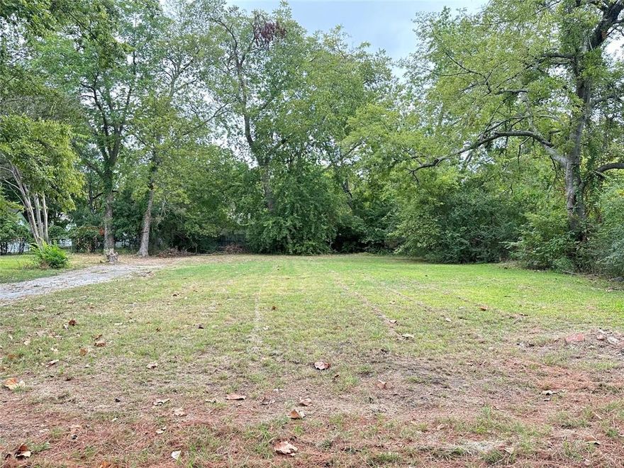 Prime Buildable Lot in Commerce, TX - Endless Possibilities Await!
Discover the perfect opportunity to bring your vision to life on this clear open lot in the heart of Commerce. Enveloped by mature trees, while being located just two blocks from vibrant Downtown Commerce.
Situated close to an array of dining options, charming shops, and a bustling farmers market, this prime location ensures convenience and lifestyle perks. Additionally, it's less than a mile from both Commerce City Park and Commerce Dog Park, offering ample recreational spaces for pets and outdoor activities. Texas A&M University-Commerce campus just less than a mile away.
With no existing structures, this blank canvas invites you to design and construct your dream home or investment property. Imagine the possibilities on this versatile lot, whether you envision a quaint cottage, a modern masterpiece, or anything in between.
