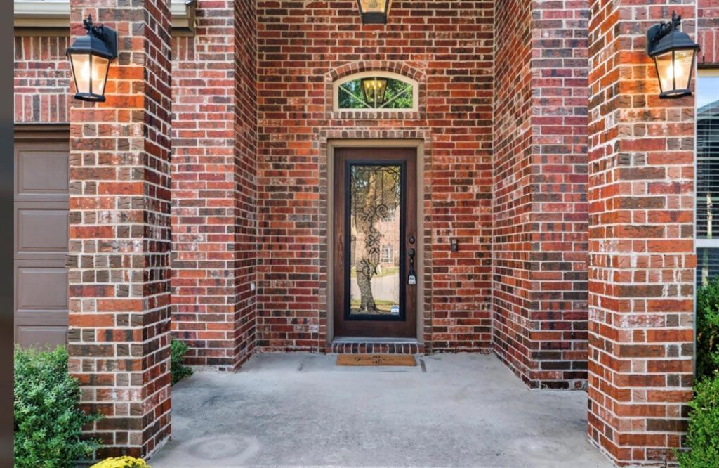 908 Hollowbrook Circle